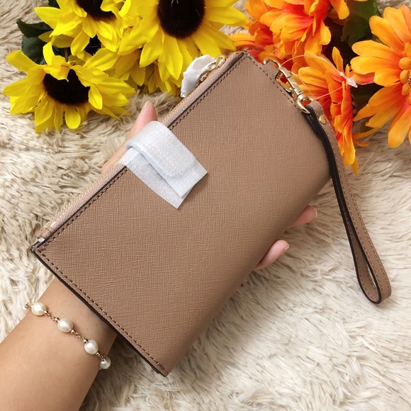 Michael Kors Jet Set Travel Double Zip Wristlet - Picture 3 of 8